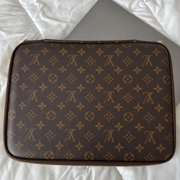 Louis Vuitton Laptop Cover - Picture 7 of 7